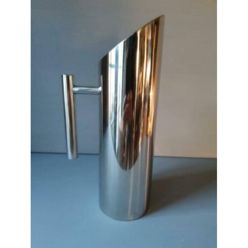 Waterkan, Rvs Inhoud: 1 liter Hoog: 29 cm Doorsnede: 9 cm