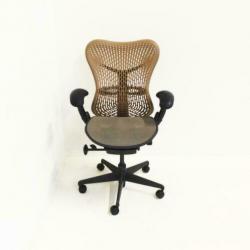 Herman Miller Bureaustoelen, Type Mirra, Licht bruin/beige