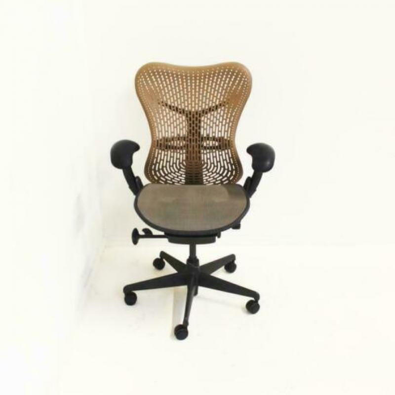 Herman Miller Bureaustoelen, Type Mirra, Licht bruin/beige