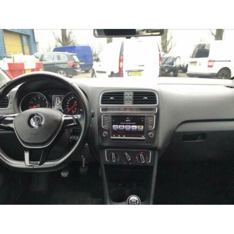 Volkswagen Polo 1.0 TSI 55KW 2015 Zwart