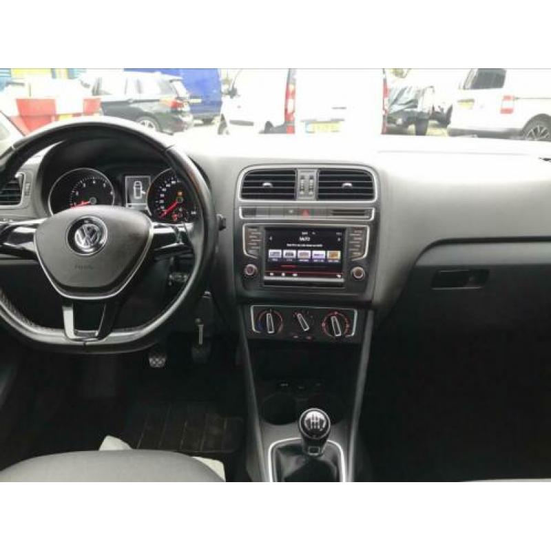 Volkswagen Polo 1.0 TSI 55KW 2015 Zwart