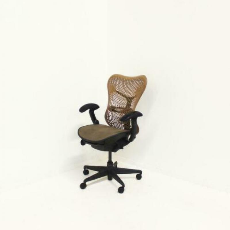 Herman Miller Bureaustoelen, Type Mirra, Licht bruin/beige