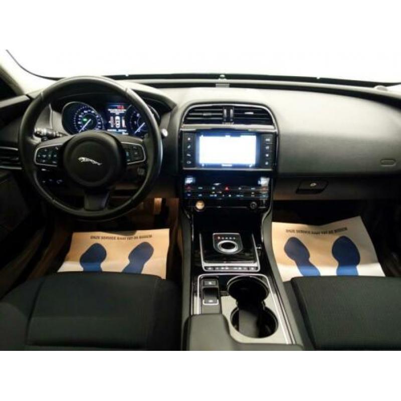 Jaguar XE 2.0 180pk R-Sport Autom- Navi, Xenon, Camera, ECC,