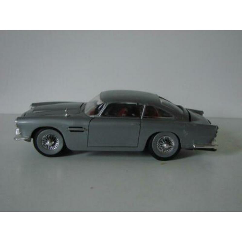 Monogram Astin Martin DB4 gebouwde plastic modelkit