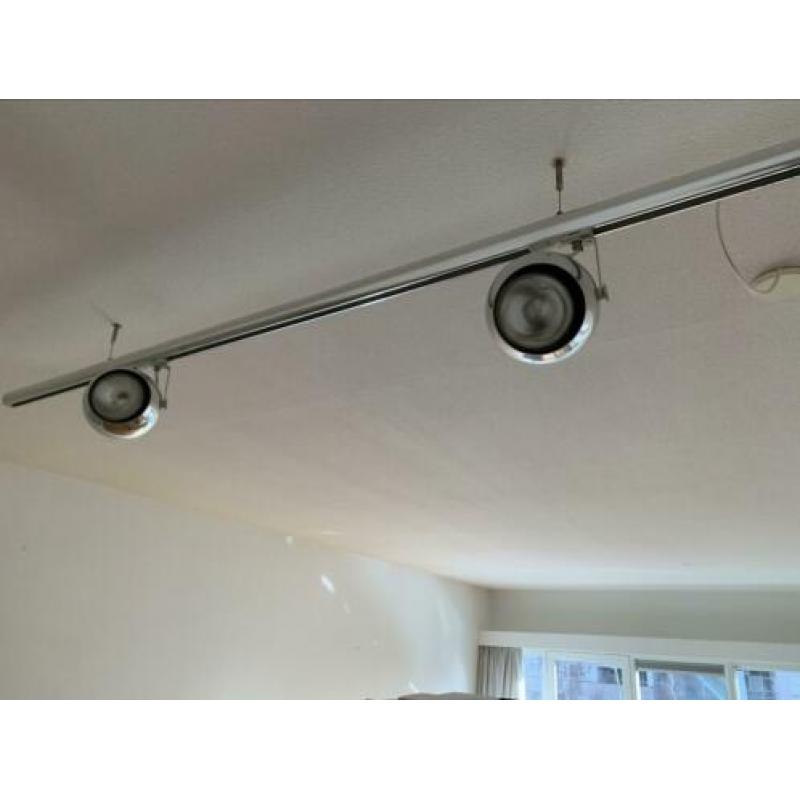 Design spots, doorsnede ongeveer 30 cm per lamp, 3 m. Lang