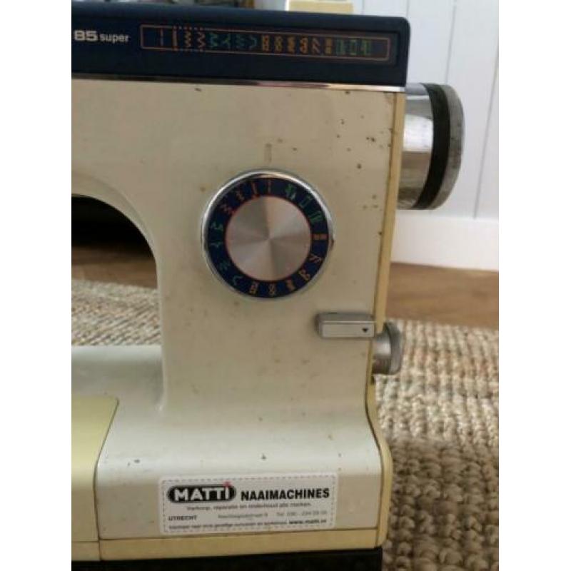 Lewenstein naaimachine, alles zit er nog bij