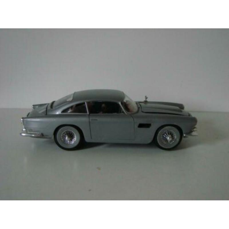 Monogram Astin Martin DB4 gebouwde plastic modelkit