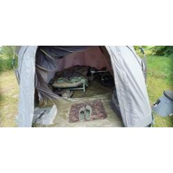 2 men Fox Continental easy Dome