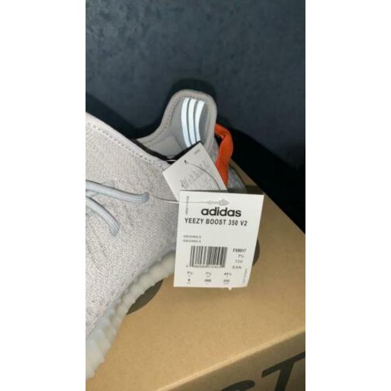 Yeezy boost 350 V2 Tail light