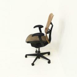 Herman Miller Bureaustoelen, Type Mirra, Licht bruin/beige