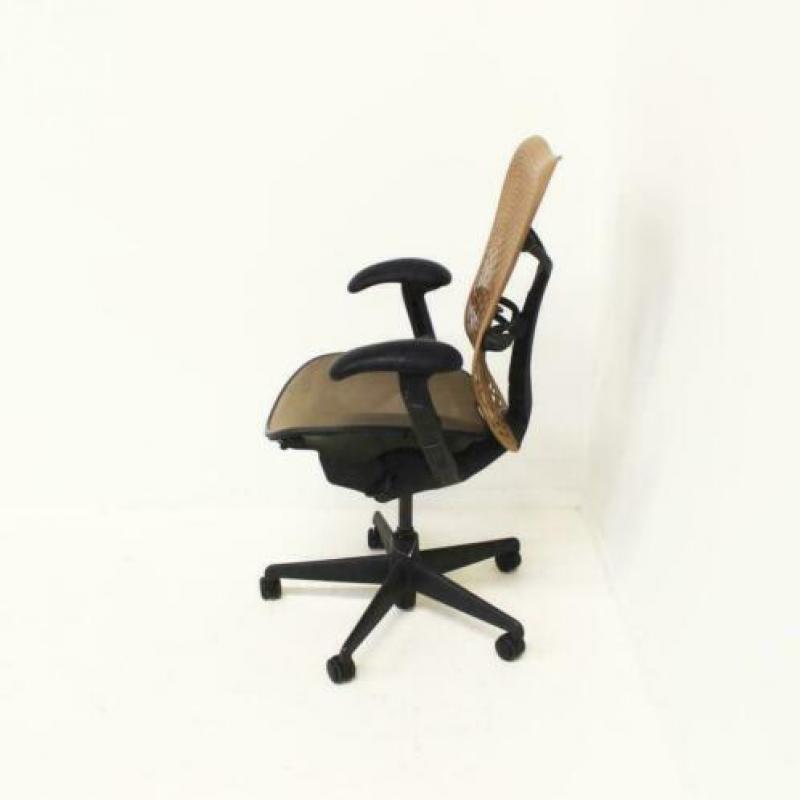 Herman Miller Bureaustoelen, Type Mirra, Licht bruin/beige