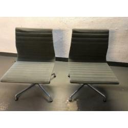Vitra Charles & Eames EA108, EA107 en EA105 stoelen