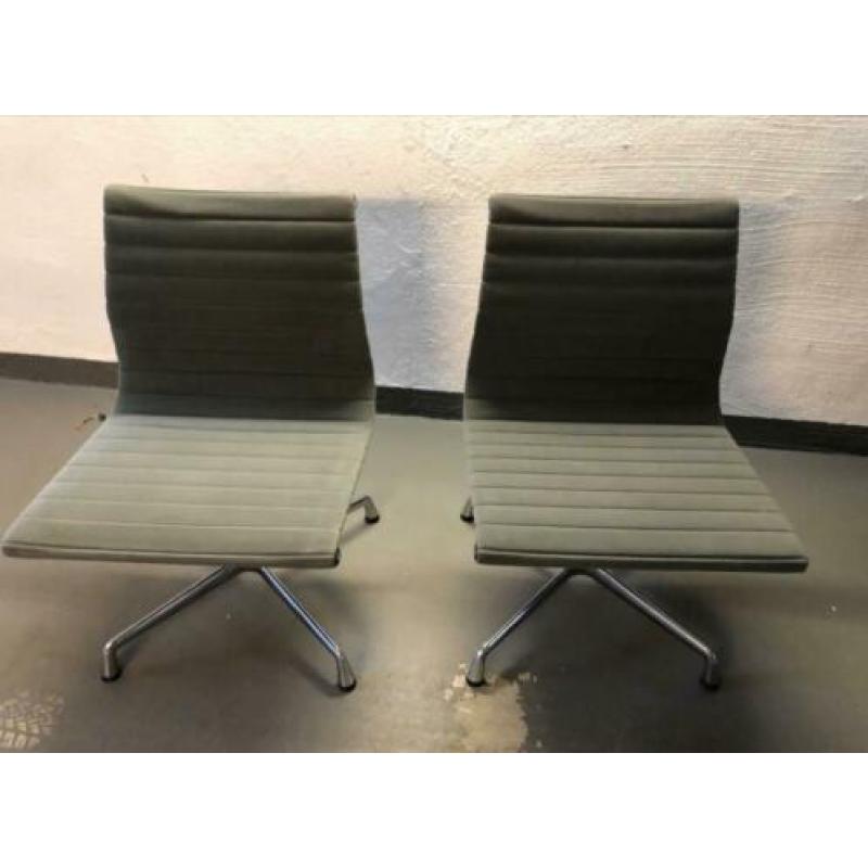 Vitra Charles & Eames EA108, EA107 en EA105 stoelen
