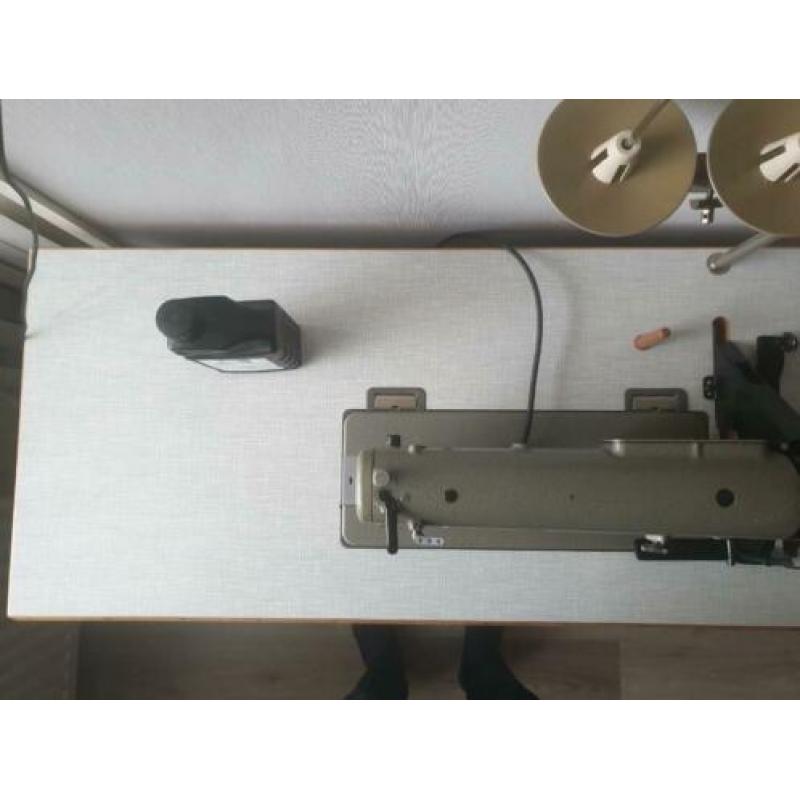 Industriele naaimachine