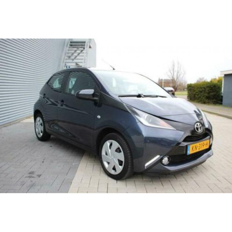 Toyota Aygo 1.0 VVT-i x-play 5-deurs AC/CAMERA (bj 2016)