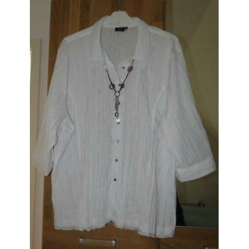 Blouse wit crash look met ketting maat 58