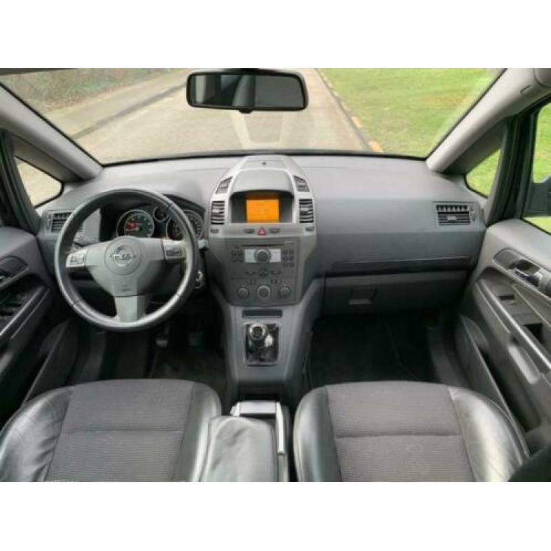 Opel Zafira 2.2 Cosmo 7 zitter/Airco/Half-leder/Trekhaak/Cru