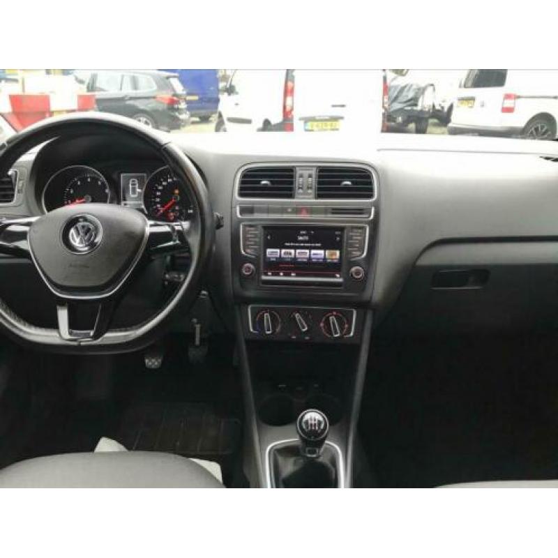Volkswagen Polo 1.0 TSI 55KW 2015 Zwart