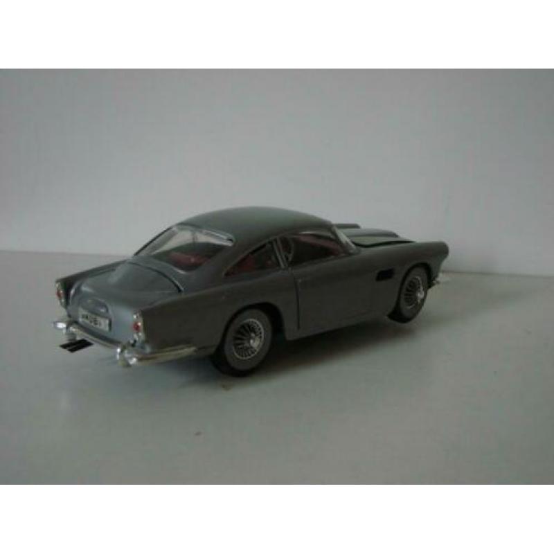 Monogram Astin Martin DB4 gebouwde plastic modelkit
