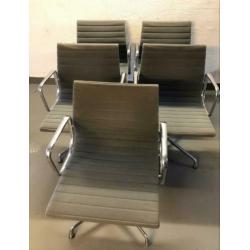 Vitra Charles & Eames EA108, EA107 en EA105 stoelen