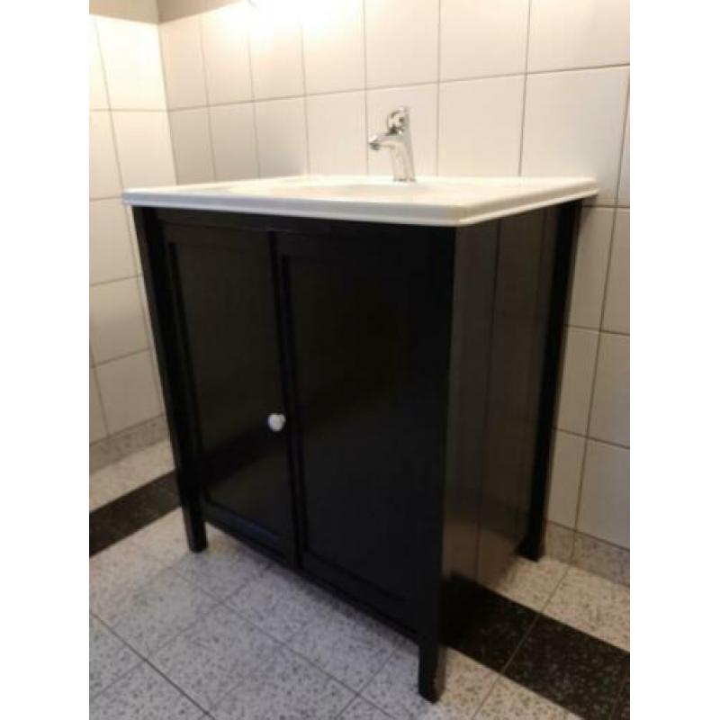 Te koop meubel..ooit zelf gemaakt. Zwart..excl kraan.