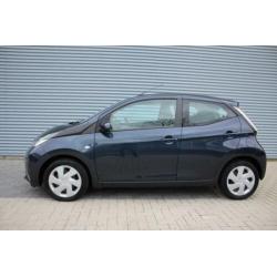 Toyota Aygo 1.0 VVT-i x-play 5-deurs AC/CAMERA (bj 2016)