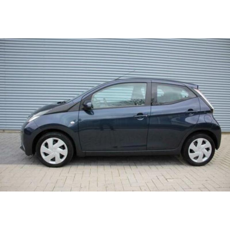Toyota Aygo 1.0 VVT-i x-play 5-deurs AC/CAMERA (bj 2016)