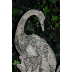 Prachtige set stenen kraanvogels voor in de tuin-vijver