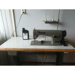 Industriele naaimachine