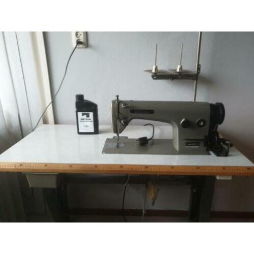 Industriele naaimachine