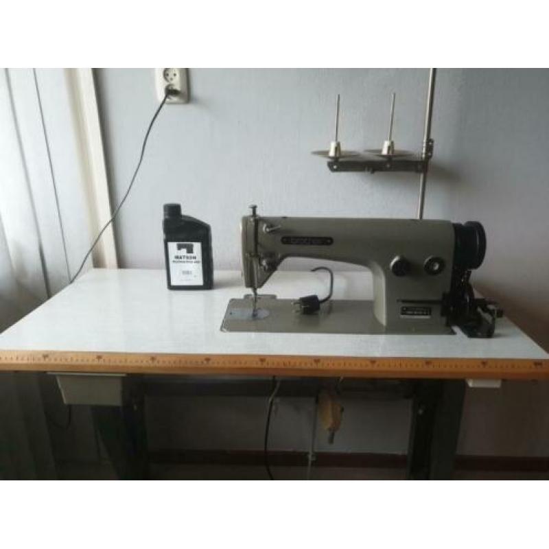 Industriele naaimachine