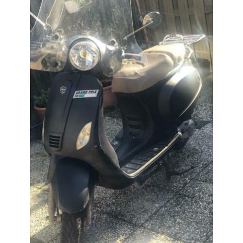 Scooter Neco (vespa look) geel kenteken start niet