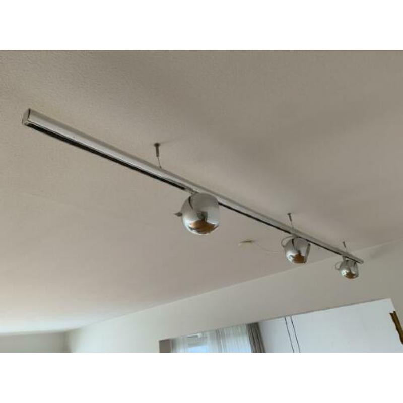 Design spots, doorsnede ongeveer 30 cm per lamp, 3 m. Lang