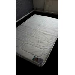 Topper koud schuim van beter bed 140/200 rekening aanwezig