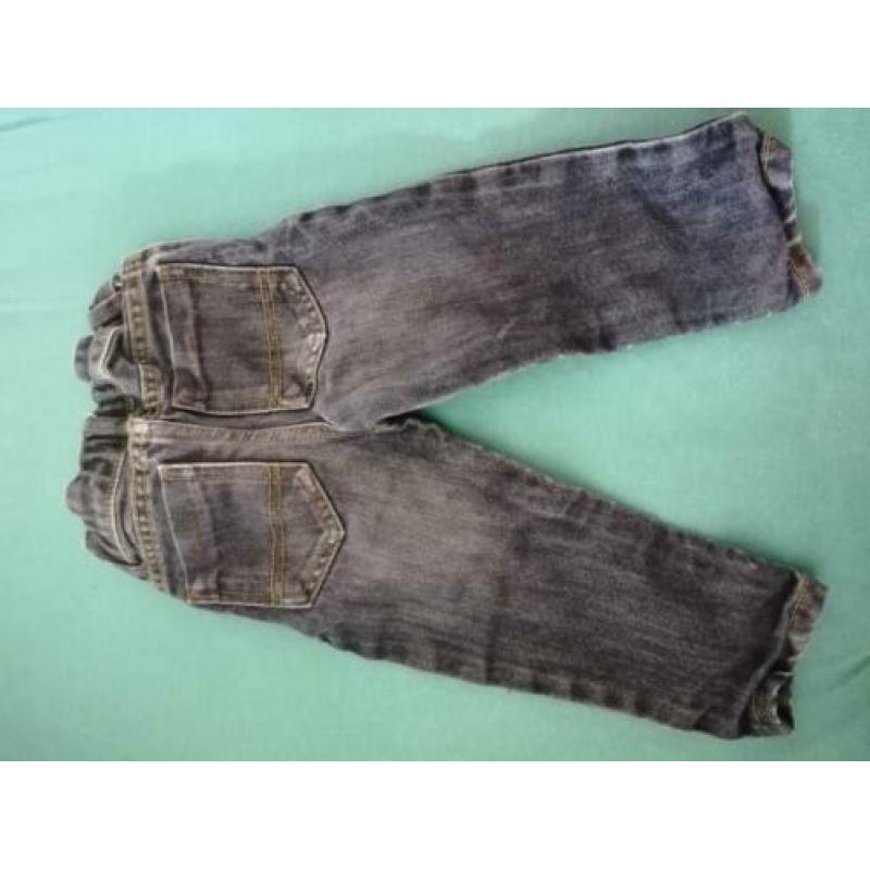 Stoere spijkerbroek maat 92.