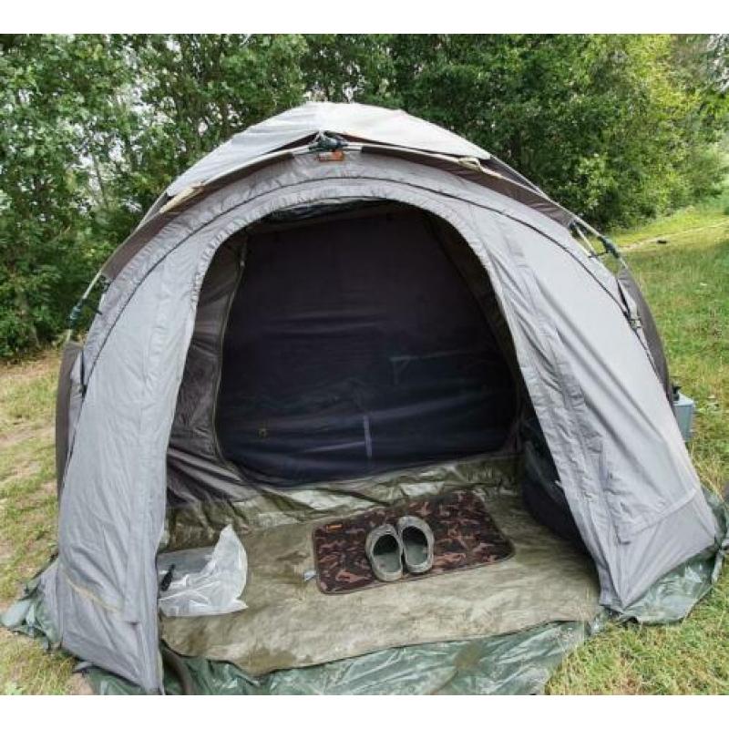 2 men Fox Continental easy Dome
