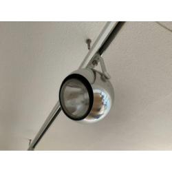 Design spots, doorsnede ongeveer 30 cm per lamp, 3 m. Lang