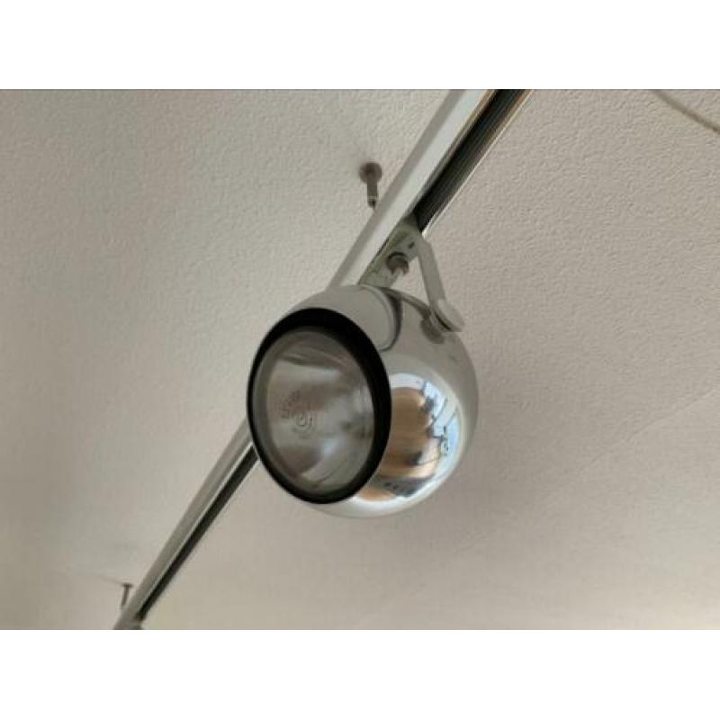Design spots, doorsnede ongeveer 30 cm per lamp, 3 m. Lang