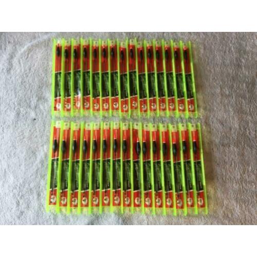 adv 373 / NIEUW mixset 30 complete vistuigjes LION