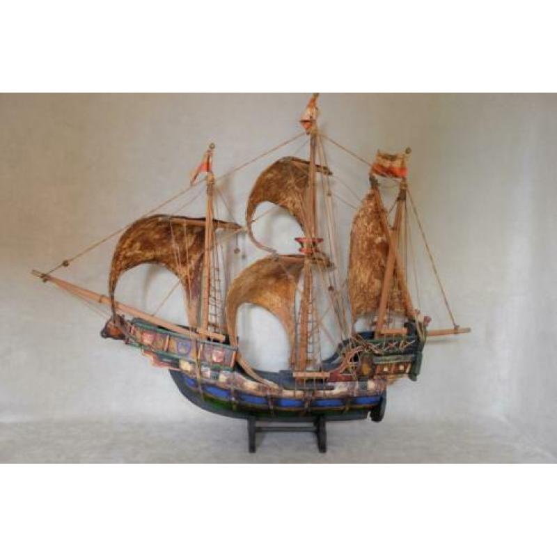 Groot houten schip decoratie