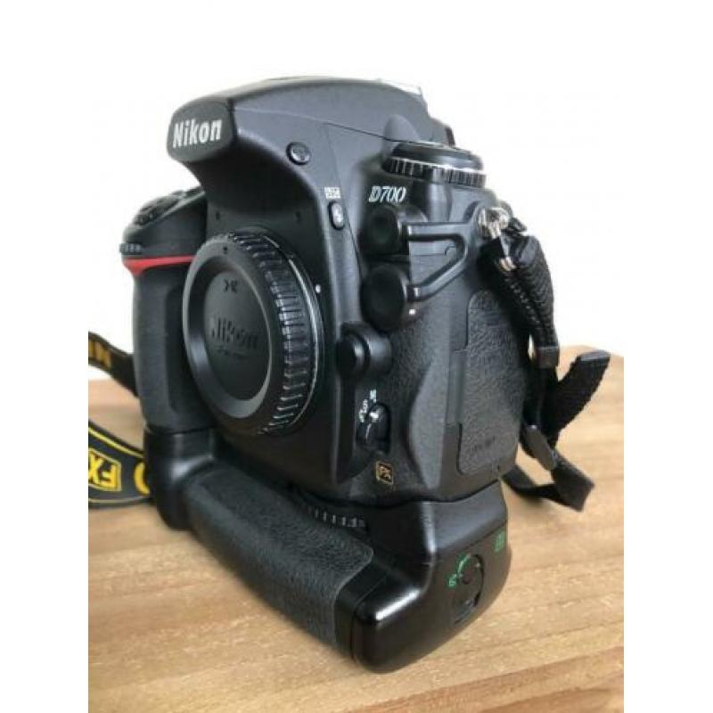 Nikon D700 + MB-D10 grip 16.046 clicks