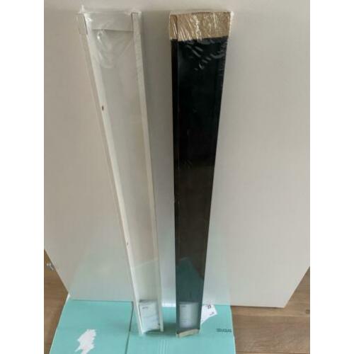 2x Ikea Ribba wand plank 115 cm wit en bruin/zwart