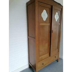 Mooie oude kast van 2 mtr hoog 1, 05 mtr breed en 40cm diep