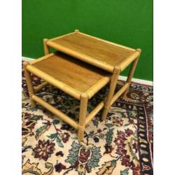 D_ vintage tafel bijzettafel rotan