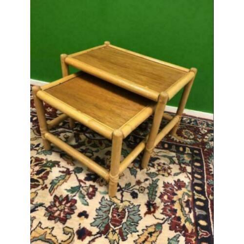 D_ vintage tafel bijzettafel rotan