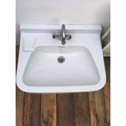 Vintage wasbak | in goede staat | klassieke wastafel | wit