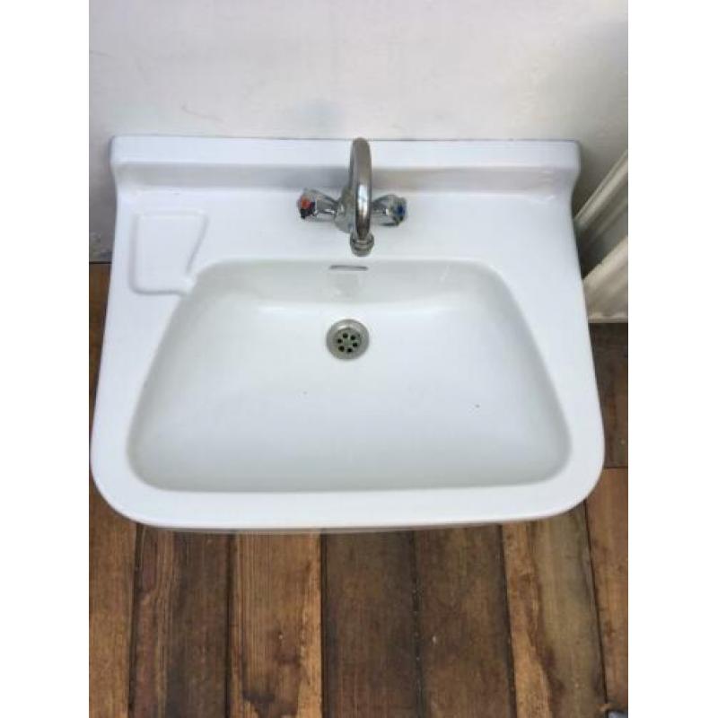 Vintage wasbak | in goede staat | klassieke wastafel | wit