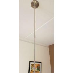 Te koop hanglamp met vier melkwitte bollen