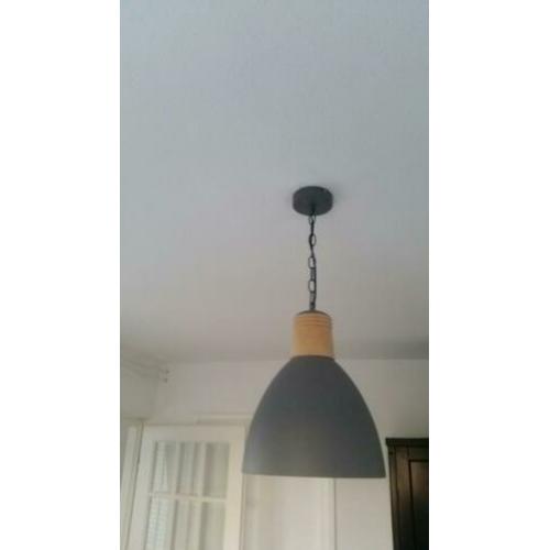 Grijze indusstrieele hanglamp staal met eiken,