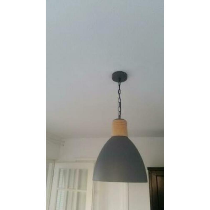 Grijze indusstrieele hanglamp staal met eiken,